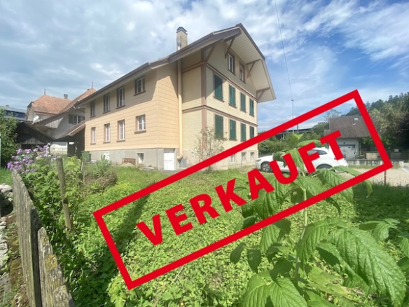 2 Parteienhaus mit Geschäftslokal