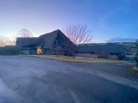 Bauernhaus, Stöckli m. 2 Wohnungen, Quellen, Aussicht, Sonne