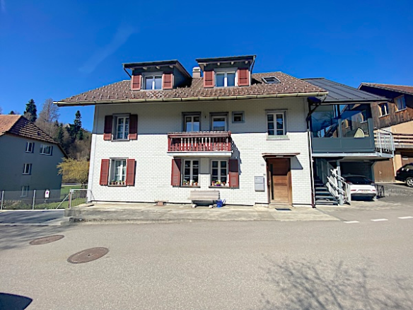 Dreifamilienhaus mit grossem Garten in Wasen