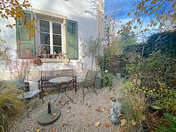 Charakterstarkes Mehrfamilienhaus mit 4 Wohnungen