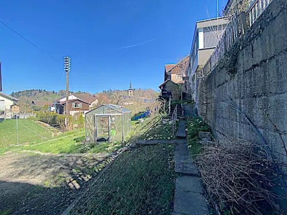 Dreifamilienhaus mit grossem Garten in Wasen