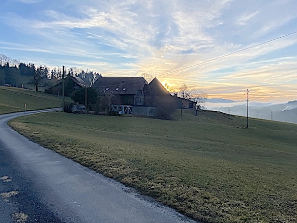Bauernhaus, Stöckli m. 2 Wohnungen, Quellen, Aussicht, Sonne