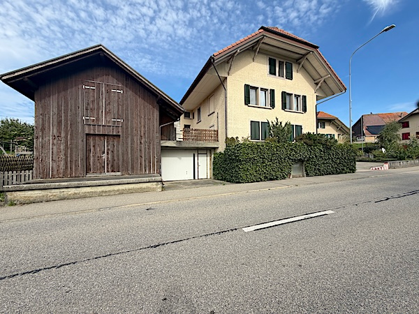 Dreifamilienhaus mit Garten, Werkstatt und Ladenlokal