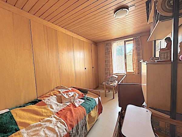 Dreifamilienhaus mit Garten, Werkstatt und Ladenlokal