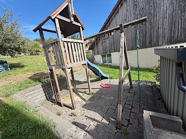 Dreifamilienhaus mit Garten, Werkstatt und Ladenlokal