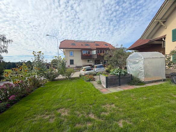 Dreifamilienhaus mit Garten, Werkstatt und Ladenlokal